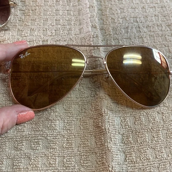 Lot of Ray-Ban Sunnies; All Have Light Scratching - Picture 5 of 7